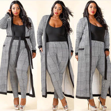 Laden Sie das Bild in den Galerie-Viewer, Plaid printed long trench coat for Women