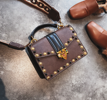 Laden Sie das Bild in den Galerie-Viewer, Damen kleine Handtasche, Rivet small square bag