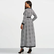 Laden Sie das Bild in den Galerie-Viewer, Plaid printed long trench coat for Women
