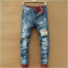 Laden Sie das Bild in den Galerie-Viewer, Vintage Distressed Pleated Jeans