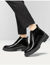 Laden Sie das Bild in den Galerie-Viewer, Leather Martin Boots
