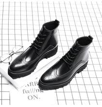Laden Sie das Bild in den Galerie-Viewer, Leather Martin Boots