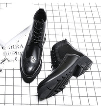 Laden Sie das Bild in den Galerie-Viewer, Leather Martin Boots
