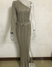 Laden Sie das Bild in den Galerie-Viewer, Off-the-shoulder cutout belt sweater