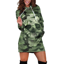 Laden Sie das Bild in den Galerie-Viewer, Camouflage skull long sleeve sweater