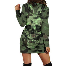 Laden Sie das Bild in den Galerie-Viewer, Camouflage skull long sleeve sweater