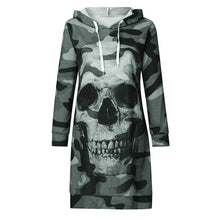 Laden Sie das Bild in den Galerie-Viewer, Camouflage skull long sleeve sweater