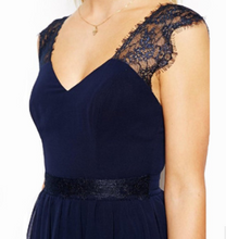 Laden Sie das Bild in den Galerie-Viewer, Summer Explosion New Solid Color Sexy Chiffon Sling Lace Panel Dress Female