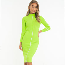 Laden Sie das Bild in den Galerie-Viewer, High neck long sleeve dress