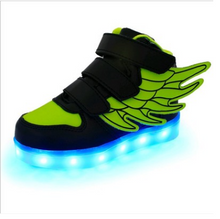 Laden Sie das Bild in den Galerie-Viewer, Kinderschuhe mit LED Lichter und Flügel, USB aufladbar