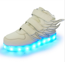 Laden Sie das Bild in den Galerie-Viewer, Kinderschuhe mit LED Lichter und Flügel, USB aufladbar