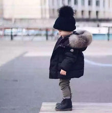 Laden Sie das Bild in den Galerie-Viewer, Large fur collar coat
