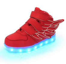 Laden Sie das Bild in den Galerie-Viewer, Kinderschuhe mit LED Lichter und Flügel, USB aufladbar