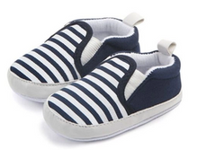 Laden Sie das Bild in den Galerie-Viewer, Baby first walkers, Baby gestreifte weiche Schuhe