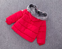 Laden Sie das Bild in den Galerie-Viewer, Large fur collar coat