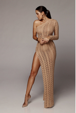 Laden Sie das Bild in den Galerie-Viewer, Off-the-shoulder cutout belt sweater
