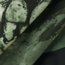Laden Sie das Bild in den Galerie-Viewer, Camouflage skull long sleeve sweater