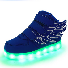 Laden Sie das Bild in den Galerie-Viewer, Kinderschuhe mit LED Lichter und Flügel, USB aufladbar