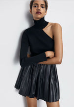 Laden Sie das Bild in den Galerie-Viewer, Women's Pleated Faux Skirt Leather Skirt