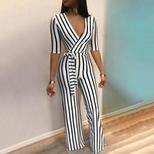 Laden Sie das Bild in den Galerie-Viewer, Striped jumpsuit
