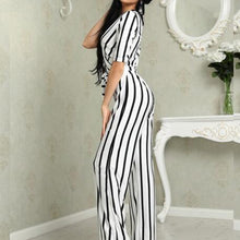 Laden Sie das Bild in den Galerie-Viewer, Striped jumpsuit
