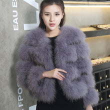 Laden Sie das Bild in den Galerie-Viewer, Women&#39;s ostrich fur coat
