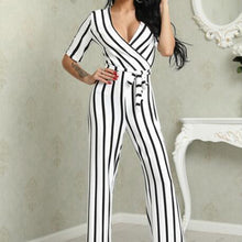 Laden Sie das Bild in den Galerie-Viewer, Striped jumpsuit
