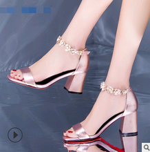 Laden Sie das Bild in den Galerie-Viewer, high heel flower foot ring strap quality shoes
