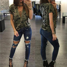 Laden Sie das Bild in den Galerie-Viewer, Women Camouflage V-neck Short sleeve T-shirt
