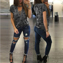 Laden Sie das Bild in den Galerie-Viewer, Women Camouflage V-neck Short sleeve T-shirt
