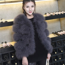 Laden Sie das Bild in den Galerie-Viewer, Women&#39;s ostrich fur coat
